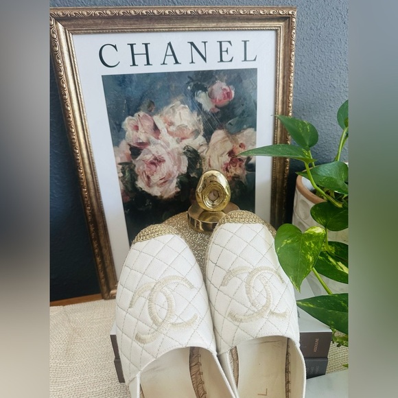 CHANEL Ivory Quilted Logo Espadrilles Size 39 - Picture 9 of 11